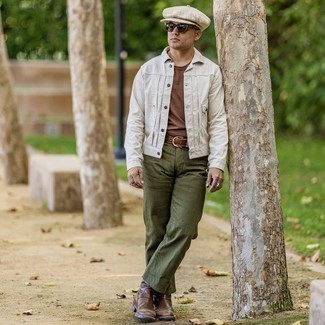 С чем носить ботинки челси в 30 лет мужчине в теплую погоду: Белая джинсовая рубашка и оливковые джинсы позволят создать гармоничный и модный образ. Боишься выглядеть неаккуратно? Дополни этот образ ботинками челси.