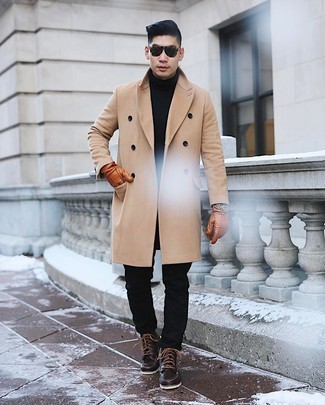 Какие джинсы носить с коричневыми повседневными ботинками в 30 лет мужчине в холод в стиле смарт-кэжуал: Светло-коричневое длинное пальто и джинсы однозначно украсят твой гардероб. Пара коричневых повседневных ботинок свяжет лук воедино.