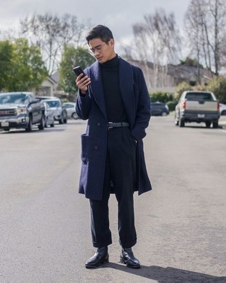 Какие ботинки челси носить с синими классическими брюками в 20 лет мужчине: Темно-синее длинное пальто и синие классические брюки — великолепный пример изысканного мужского стиля. Любишь незаурядные сочетания? Можешь закончить свой лук ботинками челси.