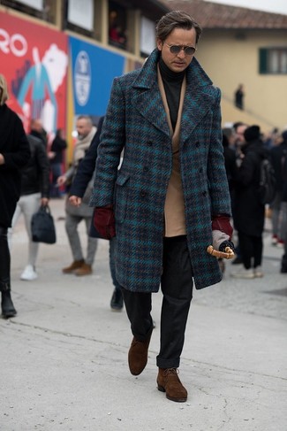 С чем носить светло-коричневый шерстяной двубортный пиджак в 30 лет мужчине зима: Несмотря на то, что этот лук кажется довольно-таки выдержанным, тандем светло-коричневого шерстяного двубортного пиджака и черных шерстяных классических брюк всегда будет нравиться стильным мужчинам, покоряя при этом дамские сердца. Заверши образ темно-коричневыми замшевыми ботинками дезертами, если боишься, что он получится слишком зализанным. Зимой для нас особенно важны тепло и удобство. Этот ансамбль обеспечивает и то, и другое , позволяя при этом выглядеть стильно.