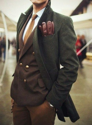 С чем носить темно-коричневый вязаный галстук мужчине: Несмотря на то, что это классический ансамбль, сочетание оливкового длинного пальто и темно-коричневого вязаного галстука является неизменным выбором стильных молодых людей, покоряя при этом дамские сердца.