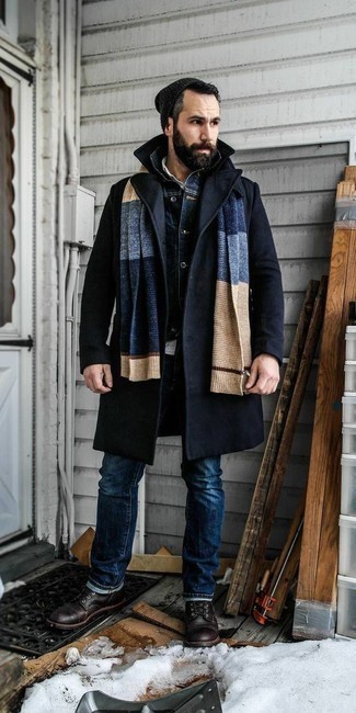 С чем носить черную шапку за 40 лет мужчине зима: Темно-синее длинное пальто и черная шапка — стильный выбор мужчин, которые никогда не сидят на месте. Если ты любишь применять в своих образах разные стили, на ноги можно надеть темно-коричневые кожаные повседневные ботинки. Если ты ищешь модный лук на осенне-зимний период, это сочетание одежды гарантирует тебе комфорт и уют.
