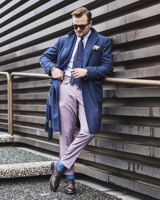 Какие классические рубашки носить с фиолетовыми классическими брюками мужчине весна: Несмотря на то, что это достаточно консервативный образ, образ из классической рубашки и фиолетовых классических брюк всегда будет по вкусу джентльменам, пленяя при этом сердца барышень. Чтобы привнести в образ толику беззаботства , на ноги можно надеть темно-коричневые кожаные монки с двумя ремешками. Этот весенний лук несомненно придется по душе самому придирчивому джентльмену.