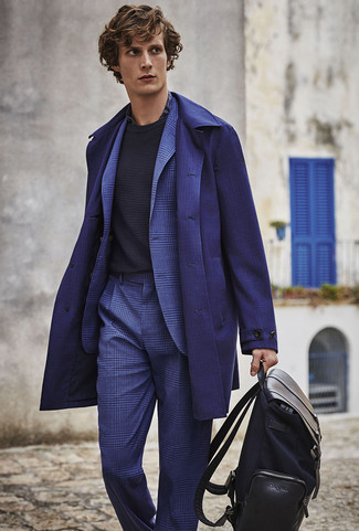 Какие длинные пальто носить с темно-синей классической рубашкой: Длинное пальто в сочетании с темно-синей классической рубашкой поможет исполнить элегантный стиль.