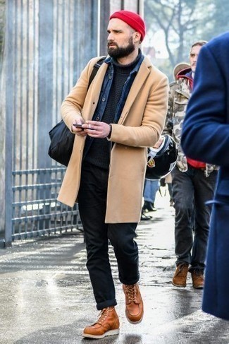 Какие длинные пальто носить с коричневыми повседневными ботинками зима: Если ты принадлежишь к той категории мужчин, которые одеваются со вкусом, тебе подойдет дуэт длинного пальто и темно-синих брюк чинос. В паре с этим луком наиболее уместно будут выглядеть коричневые повседневные ботинки. Если ты часто мерзнешь в студеное время года, это сочетание одежды будет у тебя в фаворитах.
