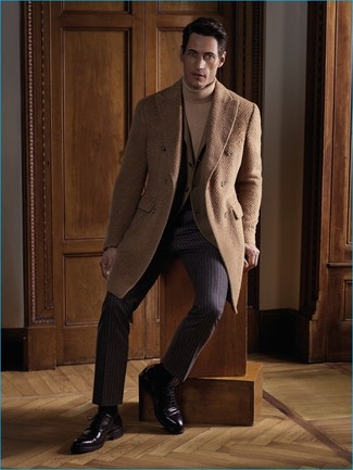 Какие пиджаки носить с темно-коричневыми классическими брюками в 30 лет мужчине в холод в деловом стиле: Несмотря на то, что этот образ кажется довольно-таки консервативным, тандем пиджака и темно-коричневых классических брюк всегда будет выбором современных джентльменов, покоряя при этом сердца прекрасных дам. В качестве обуви сюда напрашиваются темно-коричневые кожаные оксфорды.