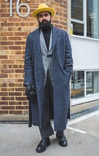 Какие водолазки носить с темно-серым пиджаком мужчине в холод: Темно-серый пиджак и водолазка несомненно украсят твой гардероб. Элегантности и мужественности образу добавит пара черных кожаных ботинок челси.