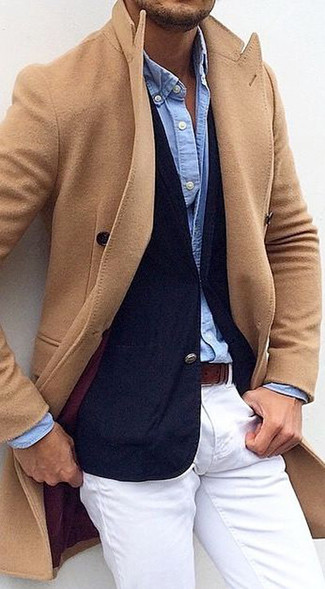 Как носить джинсовую рубашку с пиджаком мужчине осень: Комбо из пиджака и джинсовой рубашки — отличный пример вольного офисного стиля для парней. Остановив выбор на таком осеннем образе, будь уверен, ты будешь выглядеть с иголочки.