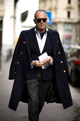 Какие длинные пальто носить с черным пиджаком: Сочетание длинного пальто и черного пиджака позволит составить модный и привлекательный ансамбль.