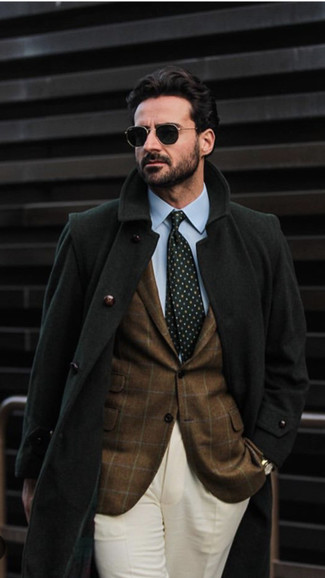 С чем носить темно-коричневый пиджак в клетку мужчине: Темно-коричневый пиджак в клетку в сочетании с бежевыми классическими брюками позволит составить стильный и в то же время элегантный образ.