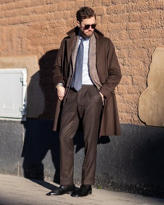 С чем носить пиджак в шотландскую клетку в 30 лет мужчине в холод: Сочетание пиджака в шотландскую клетку и темно-коричневых классических брюк позволит создать незабываемый мужской образ. В паре с этим образом наиболее уместно смотрятся черные кожаные лоферы.