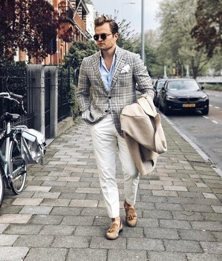 Какие пиджаки носить с белыми классическими брюками мужчине в холод: Пиджак в сочетании с белыми классическими брюками — прекрасный пример строгого мужского стиля. Вкупе с этим луком выигрышно будут выглядеть светло-коричневые замшевые лоферы с кисточками.