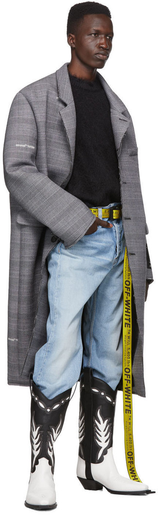 Как носить голубые джинсы с черно-белыми кожаными ковбойскими сапогами мужчине: Дуэт серого длинного пальто в шотландскую клетку и голубых джинсов позволит выглядеть стильно, но при этом подчеркнуть твою индивидуальность. Пара черно-белых кожаных ковбойских сапог добавит ансамблю непринужденности и беззаботства.