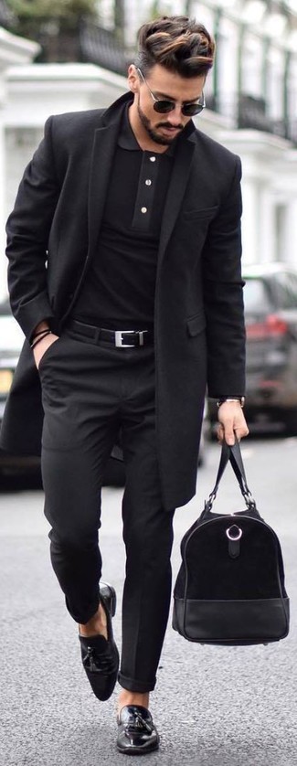 Какие лоферы носить с черной футболкой-поло мужчине: Черная футболка-поло и черные классические брюки — великолепный выбор для создания мужского ансамбля в элегантно-деловом стиле. Выбирая обувь, сделай ставку на безвременную классику и надень лоферы.