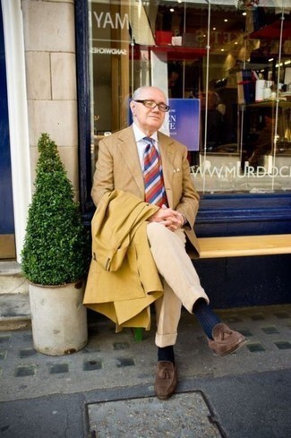 Какие лоферы носить с светло-коричневым пиджаком за 60 лет мужчине в теплую погоду: Светло-коричневый пиджак в сочетании со светло-коричневыми классическими брюками позволит создать стильный и мужественный образ. Вкупе с этим ансамблем прекрасно смотрятся лоферы.