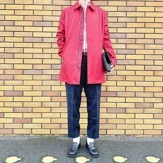 Какие лоферы носить с красным дождевиком мужчине: Красный дождевик и темно-сине-зеленые брюки чинос в шотландскую клетку — отличный вариант для несложного, но стильного мужского образа. Любители экспериментировать могут дополнить лук лоферами, тем самым добавив в него толику строгости.