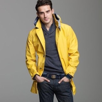 С чем носить желтое пальто в 30 лет мужчине осень в стиле кэжуал: Желтое пальто и темно-синие джинсы — необходимые составляющие в гардеробе джентльменов с замечательным чувством стиля. Безусловно, такой лук будет смотреться выигрышно осенью.
