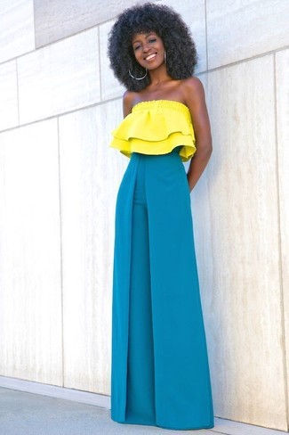 С чем носить зелено-желтую блузку в жару в стиле смарт-кэжуал: Ансамбль из зелено-желтой блузки и бирюзовых широких брюк позволит выглядеть аккуратно, а также подчеркнуть твою индивидуальность.