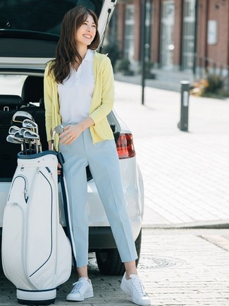 Как носить брюки-галифе с низкими кедами в 30 лет женщине: Сочетание желтого худи и брюк-галифе поможет создать стильный и женственный образ. Что касается обуви, дополни образ низкими кедами.