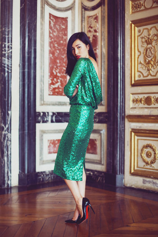 Зеленое платье-футляр с пайетками от Givenchy