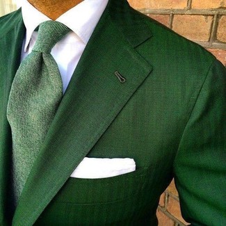 С чем носить зеленый пиджак мужчине: Несмотря на то, что этот лук достаточно классический, дуэт зеленого пиджака и белой классической рубашки всегда будет нравиться стильным мужчинам, покоряя при этом сердца прекрасных дам.