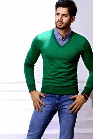 Какие свитера с v-образным вырезом носить с темно-синей рубашкой с длинным рукавом мужчине: Сочетание свитера с v-образным вырезом и темно-синей рубашки с длинным рукавом продолжает нравиться стильным парням.