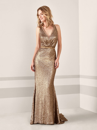 Мода для 20-летних девушек в теплую погоду в деловом стиле: Ты будешь выглядеть ослепительно в золотом вечернем платье.