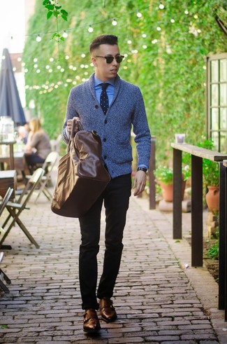 С чем носить темно-синий галстук в горошек мужчине осень: Синий кардиган с отложным воротником и темно-синий галстук в горошек — великолепный выбор для выхода в свет. В тандеме с этим образом наиболее удачно выглядят темно-коричневые кожаные монки с двумя ремешками. Разве это не крутая задумка на весенне-осенний период?