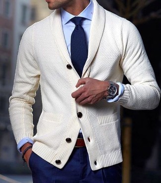 Как носить кардиган с классическими брюками мужчине: Кардиган и классические брюки позволят создать эффектный мужской образ.