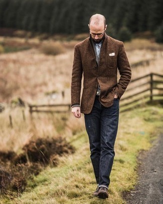 Какие оксфорды носить с серым кардиганом в 30 лет: Сочетание серого кардигана и темно-синих джинсов — хороший вариант для воплощения мужского ансамбля в стиле smart casual. Очень удачно здесь будут смотреться оксфорды.