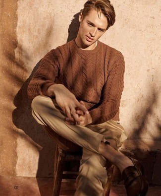 С чем носить коричневый вязаный свитер мужчине: Коричневый вязаный свитер в сочетании со светло-коричневыми брюками чинос позволит создать модный мужской образ. И почему бы не привнести в этот ансамбль на каждый день немного нарядности с помощью темно-коричневых кожаных лоферов?