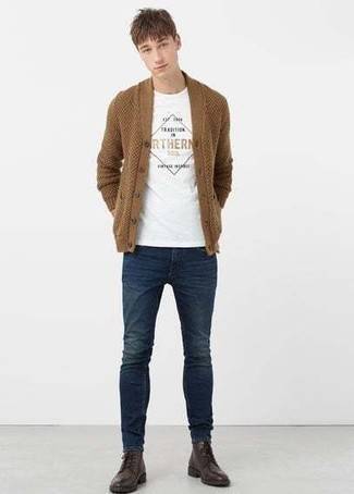 Какие джинсы носить с коричневым кардиганом подросткам мужчине: Сочетание коричневого кардигана и джинсов выглядит привлекательно и модно. Разнообразить ансамбль и добавить в него чуточку классики позволят темно-коричневые кожаные повседневные ботинки.