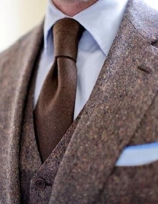 С чем носить бирюзовый нагрудный платок в 30 лет в деловом стиле: Как видишь, коричневый костюм-тройка выглядит выигрышно в тандеме с бирюзовым нагрудным платком.