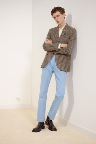 С чем носить коричневый пиджак в клетку подросткам мужчине: Коричневый пиджак в клетку великолепно гармонирует с голубыми джинсами. Думаешь привнести в этот лук нотку классики? Тогда в качестве обуви к этому образу, выбирай темно-коричневые кожаные ботинки челси.