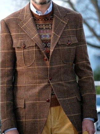 Как носить темно-коричневый свитер с круглым вырезом с коричневым пиджаком в 30 лет мужчине: Коричневый пиджак и темно-коричневый свитер с круглым вырезом — беспроигрышный мужской лук для вечерней встречи с приятелями.