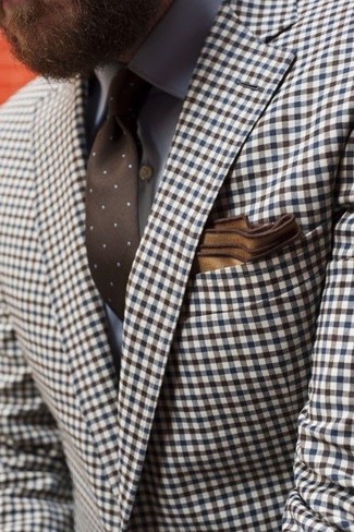 Модный лук: коричневый пиджак в мелкую клетку, серая классическая рубашка, коричневый галстук в горошек, коричневый нагрудный платок