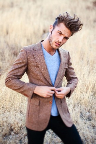 Какие свитера с v-образным вырезом носить с коричневым пиджаком в 30 лет мужчине: Коричневый пиджак и свитер с v-образным вырезом помогут составить интересный мужской ансамбль для офиса.