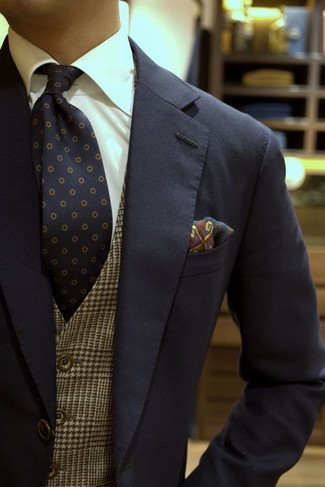 С чем носить темно-синий галстук в 30 лет мужчине осень: Темно-синий костюм и темно-синий галстук — must have вещи в строгом мужском гардеробе. Когда ты одет со вкусом, справиться с осенним упадком сил значительно легче.