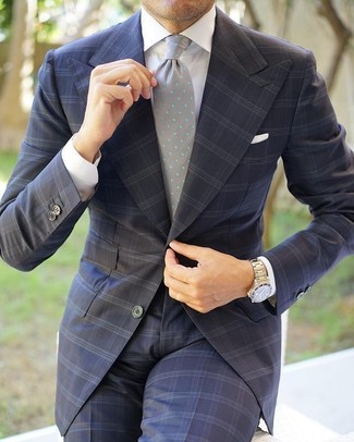 С чем носить темно-серый галстук в горошек мужчине в деловом стиле: Темно-серый костюм в клетку в паре с темно-серым галстуком в горошек поможет воссоздать строгий деловой стиль.