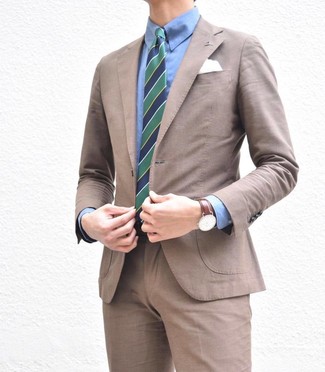 С чем носить коричневый костюм в 30 лет лето: Любой джентльмен будет выглядеть на все сто в коричневом костюме и синей классической рубашке. В таком сочетании ты будешь чувствовать себя очень комфортно, если за окном очень душно.
