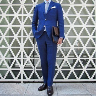 С чем носить бело-синий галстук в горизонтальную полоску мужчине: Синий костюм в сочетании с бело-синим галстуком в горизонтальную полоску поможет создать модный и мужественный образ. Закончи ансамбль темно-коричневыми кожаными лоферами, если не хочешь, чтобы он получился слишком претенциозным.