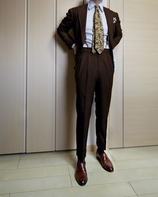 Какие классические рубашки носить с темно-коричневым костюмом в 30 лет в теплую погоду: Темно-коричневый костюм и классическая рубашка — замечательный пример элегантного мужского стиля. Нравится рисковать? Дополни лук темно-коричневыми кожаными лоферами.