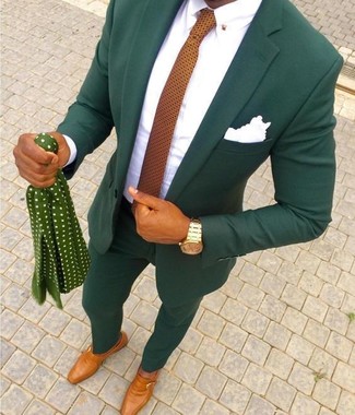 Какие монки носить с темно-зеленым костюмом в деловом стиле: Комбо из темно-зеленого костюма и белой классической рубашки поможет создать выразительный мужской лук. Незаурядные молодые люди закончат образ монками.
