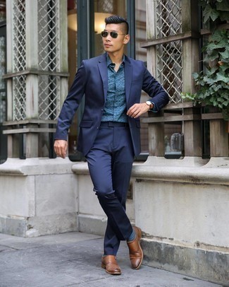 С чем носить синие носки мужчине: Темно-синий костюм в сочетании с синими носками не прекращает нравиться стильным молодым людям. Разнообразить лук и добавить в него немного классики позволят коричневые кожаные монки с двумя ремешками.