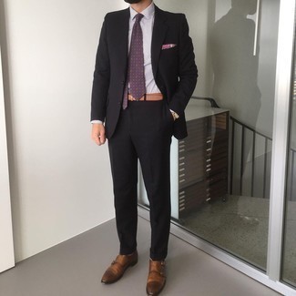 С чем носить темно-пурпурный галстук мужчине в теплую погоду в деловом стиле: Черный костюм и темно-пурпурный галстук — воплощение элегантного стиля в одежде. Чтобы привнести в образ чуточку авантюрности , на ноги можно надеть коричневые кожаные монки с двумя ремешками.
