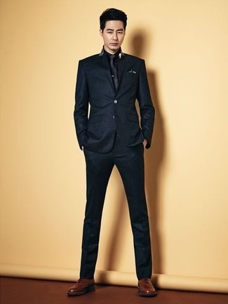 Модный лук: черный костюм, черная классическая рубашка, коричневые кожаные оксфорды, черный галстук