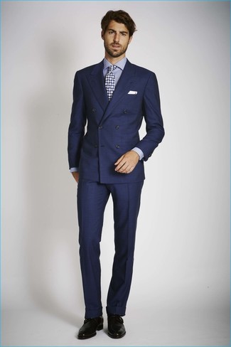 Модный лук: темно-синий костюм, голубая классическая рубашка, черные кожаные туфли дерби, темно-синий галстук в горошек