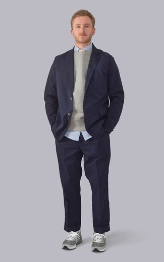 Какие классические рубашки носить с серым свитшотем в 30 лет мужчине в теплую погоду: Сочетание серого свитшота и классической рубашки — образец привлекательного офисного стиля для молодых людей. Если ты любишь экспериментировать, на ноги можешь надеть серые кроссовки.
