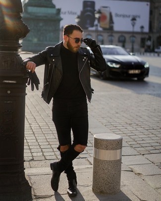 Какие джинсы носить с черно-белой косухой мужчине в прохладную погоду: Если ты ценишь комфорт и практичность, черно-белая косуха и джинсы — превосходный вариант для привлекательного повседневного мужского ансамбля. Дополнив ансамбль черными кожаными ботинками челси, можно привнести в него классическую нотку.