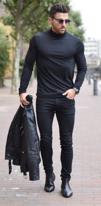 Как носить черные джинсы с черной водолазкой в 30 лет мужчине: Поклонникам стиля кэжуал придется по вкусу образ из черной водолазки и черных джинсов. Уравновесить лук и добавить в него толику классики позволят черные кожаные ботинки челси.